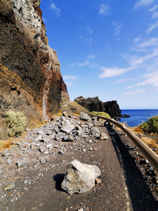 岩石落在路 耶罗 加纳利群岛