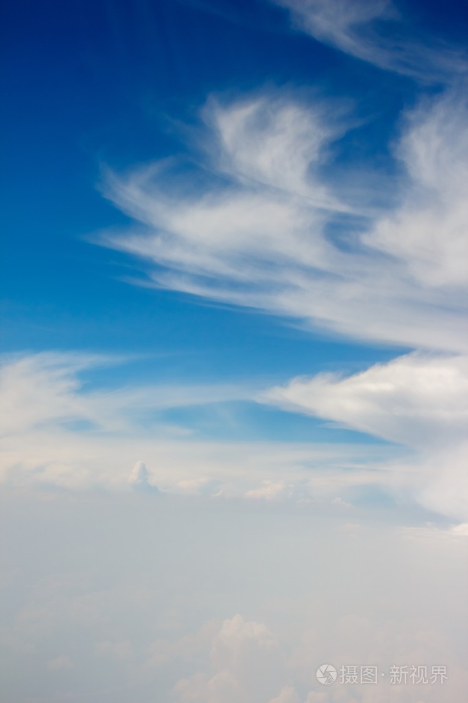 在天空中的云彩照片-正版商用图片1b5bae-摄图新视界