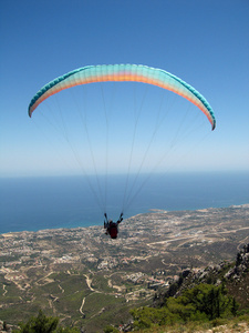 串联滑翔伞在北塞浦路斯
