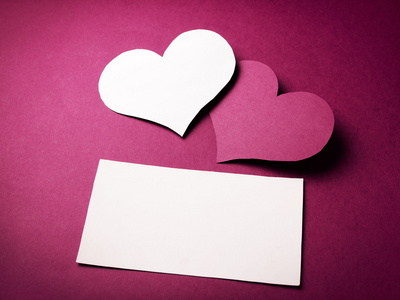 两个情人节纸做的爱心图片