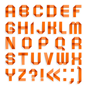 折叠的彩色纸橙色字母的字母表