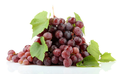 成熟的甜葡萄上白色隔离