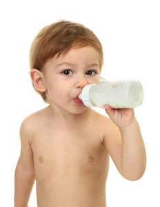 瓶牛奶，孤立在白色的可爱小男孩