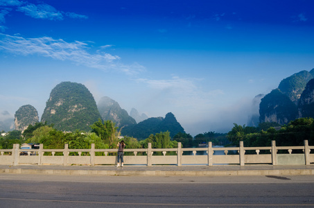 李河岩溶山区风景图片