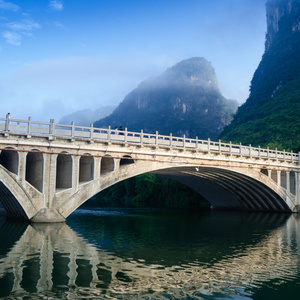 李河岩溶山区风景图片