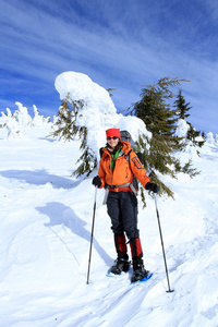 冬季徒步上滑雪鞋