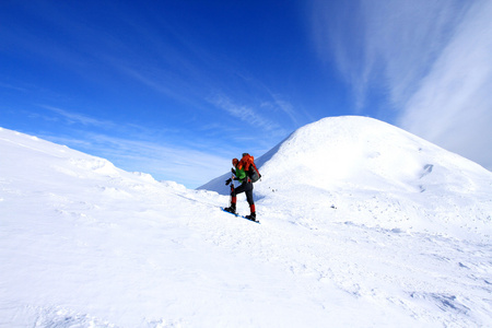 冬季徒步上滑雪鞋