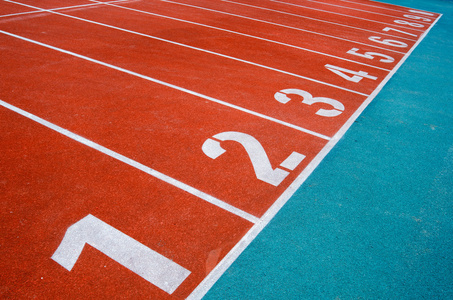 起点终点赛道的起点网格照片