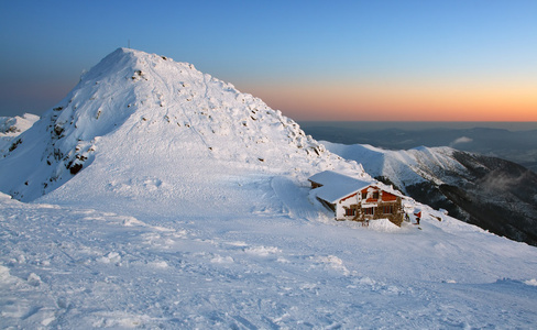 夕阳在山低上塔特拉山斯洛伐克的峰值的名称是 chopok