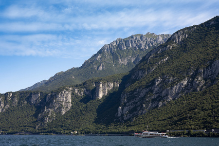 山在科莫湖