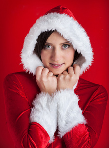 红色背景的圣诞女人肖像