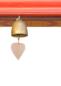 寺屋檐下挂着一个小铃铛图片
