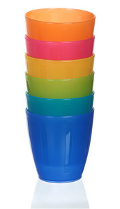 各种颜色的塑料杯