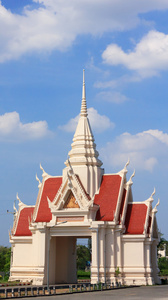 蓝蓝的天空纹理背景在泰国寺