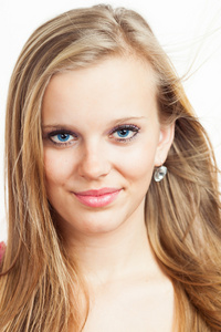 白种人金发碧眼美女上白色隔离.欧洲美容照片