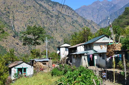 尼泊尔喜马拉雅山徒步旅行。桑耶寺村