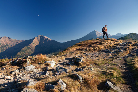 徒步旅行者在塔特拉山