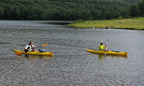 皮划艇在纽约州高露洁湖