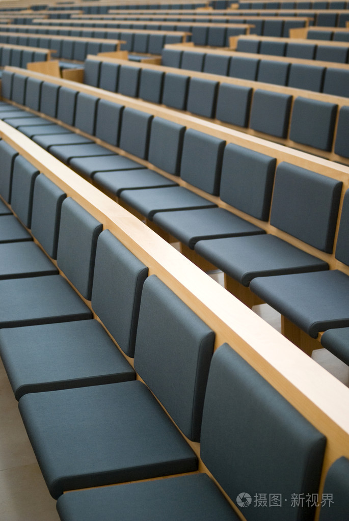 在一间会议室中的席位