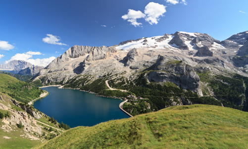 dolomitifedaia 湖和 marmolada 装载