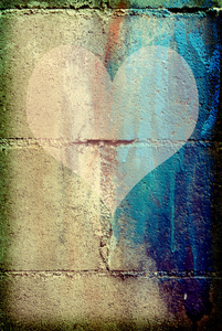 爱在混凝土墙上的心