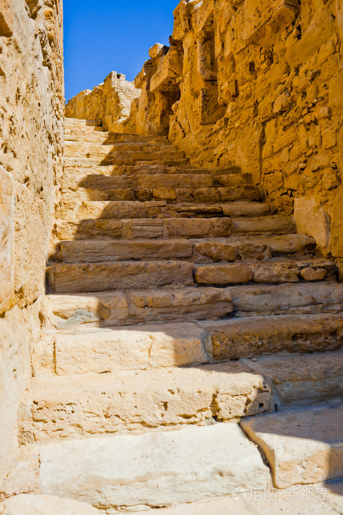 在古希腊露天剧场在 kurion，塞浦路斯楼梯的废墟