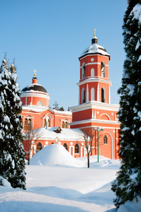 在莫斯科，俄罗斯东正教教会具有里程碑意义