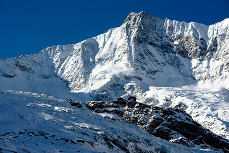 在冬天 laengflueh taeschorn 山高峰期