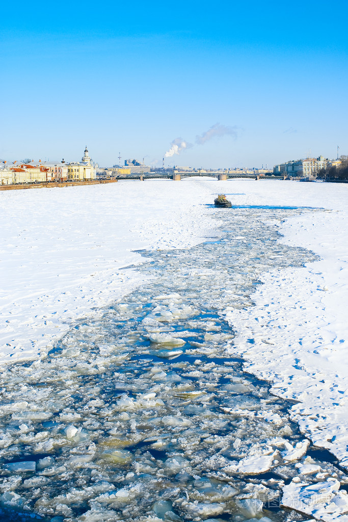 破冰拖船在涅瓦河