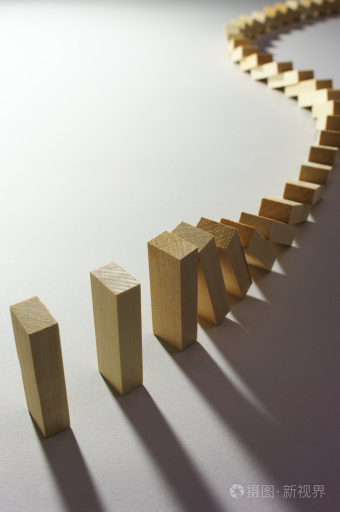 多米诺骨牌效应