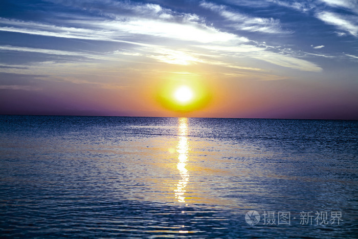 蓝蓝的天空, 阳光和大海