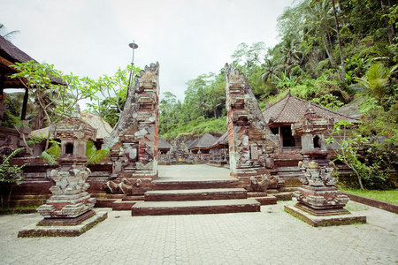 古龙卡维寺在巴厘岛