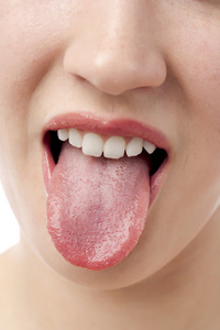 女人伸出她的舌头照片