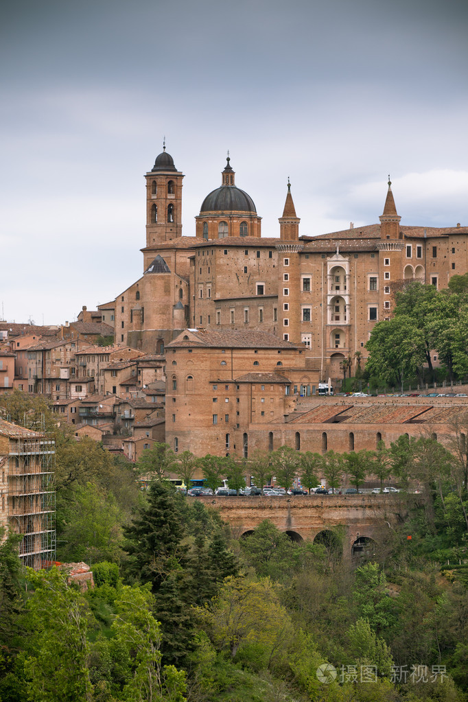 旧的乌尔比诺意大利市容在无聊的日子