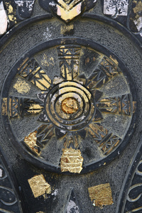 石板材与寺庙的分界标记图片