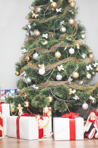 礼品盒圣诞树