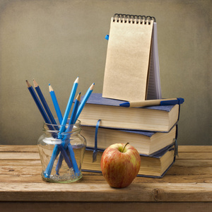 旧书与铅笔，苹果和注书