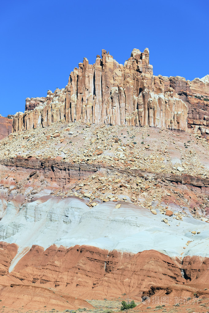 城堡岩石形成的垂直视图
