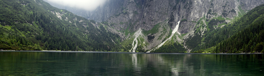 高山湖泊图片