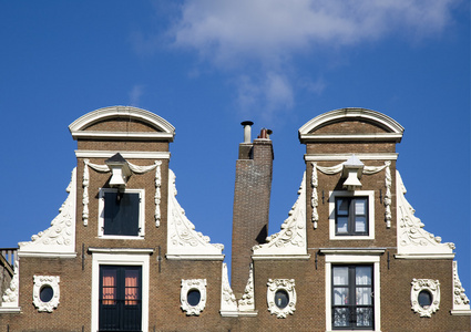 在荷兰阿姆斯特丹的运河房子的外观