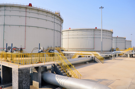 油库石油库的视图油库的俯视工业油库大型油库景观白色的油库和坦克在