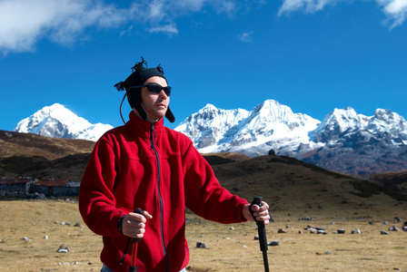 徒步旅行者在山风景