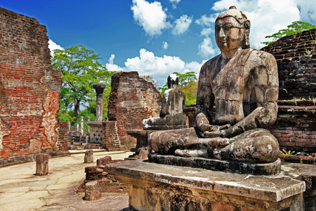 波隆纳鲁沃寺佛