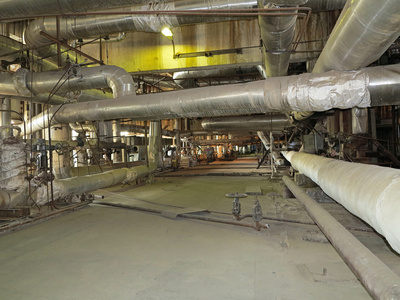 巨型管道 管材和夜景电厂内的设备