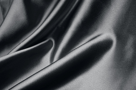 在尘土飞扬的尘世色调,让这发光的圣人和丝绸保持风格.