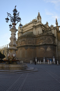 塞维利亚大教堂 西班牙 从圣女德洛斯  雷耶斯广场