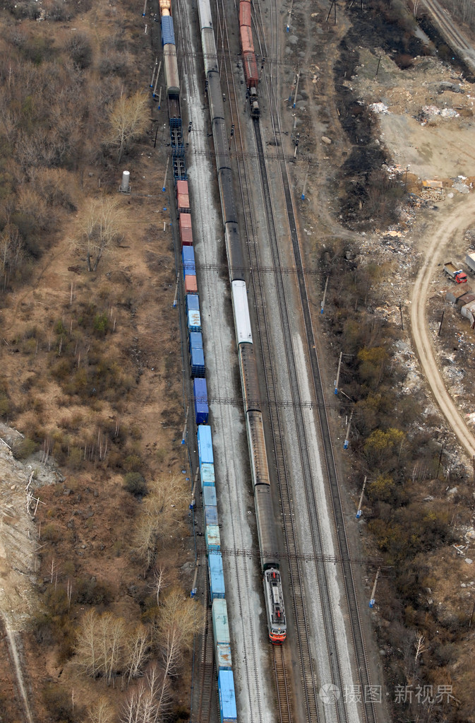 很多货车和火车.鸟瞰图