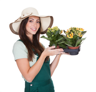 美丽幸福的女人举行花卉植物