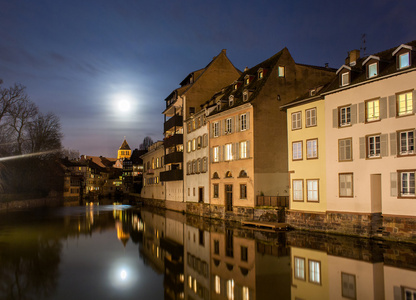月亮在阿尔萨斯斯特拉斯堡娇小法国地区病河