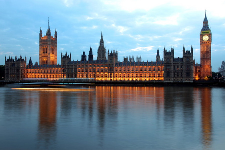 大笨钟和在晚上，伦敦，英国议会的房子